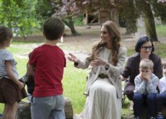 Keanggunan Tenang ala Kate Middleton di Italia dengan Daur Ulang Busana Lama
